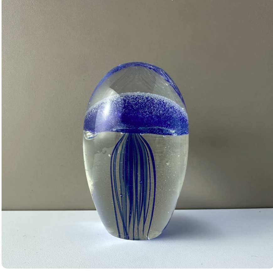 ブルー水母 高さ8cm・幅4.8cm（夜光）