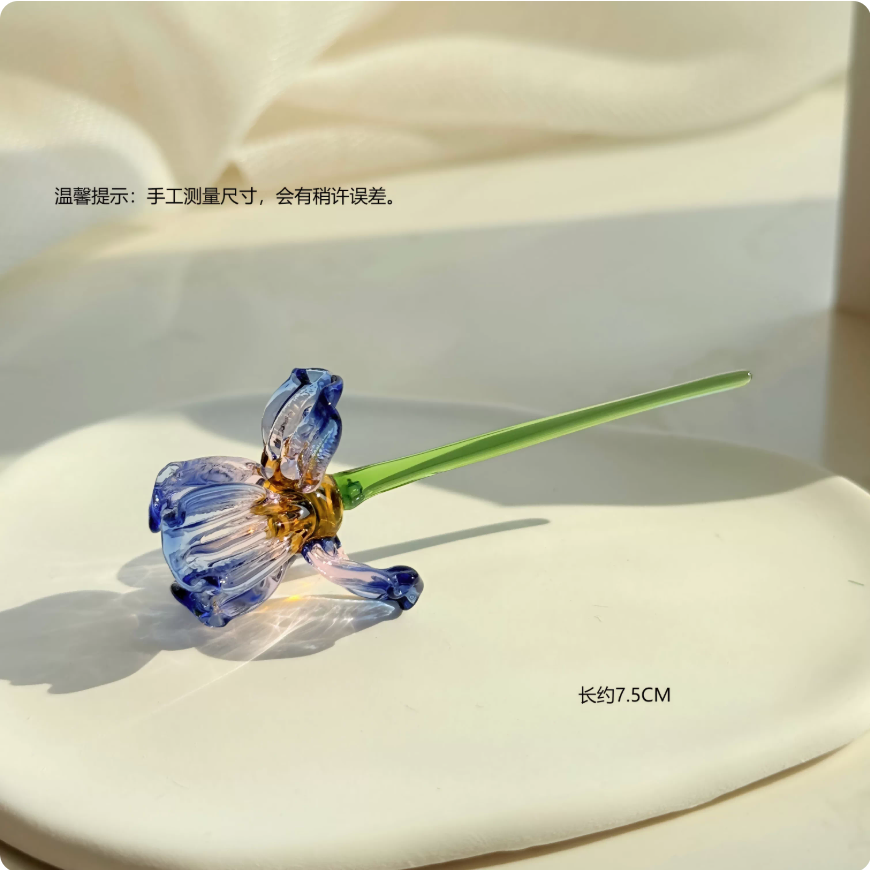 青紫色のアイリスをかたどった淄博琉璃の一輪挿し
